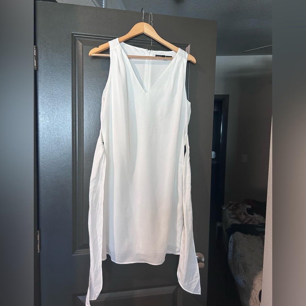 Whitehouse blackmarket mini white dress